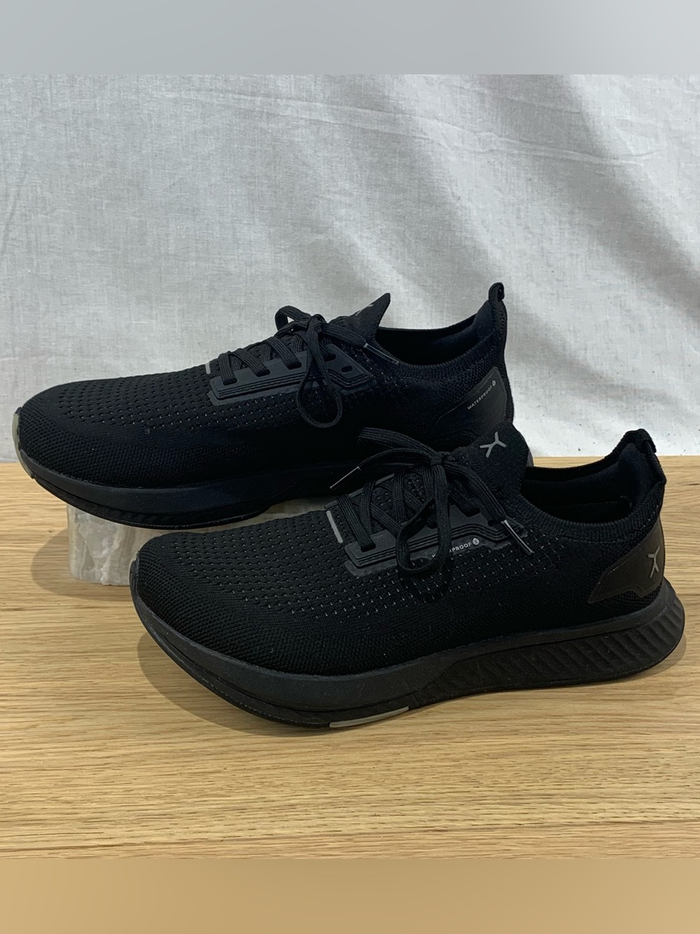 Flux Adapt Runner H2O Pro Stealth Black Barefoot Running Shoes Women’s Size 7